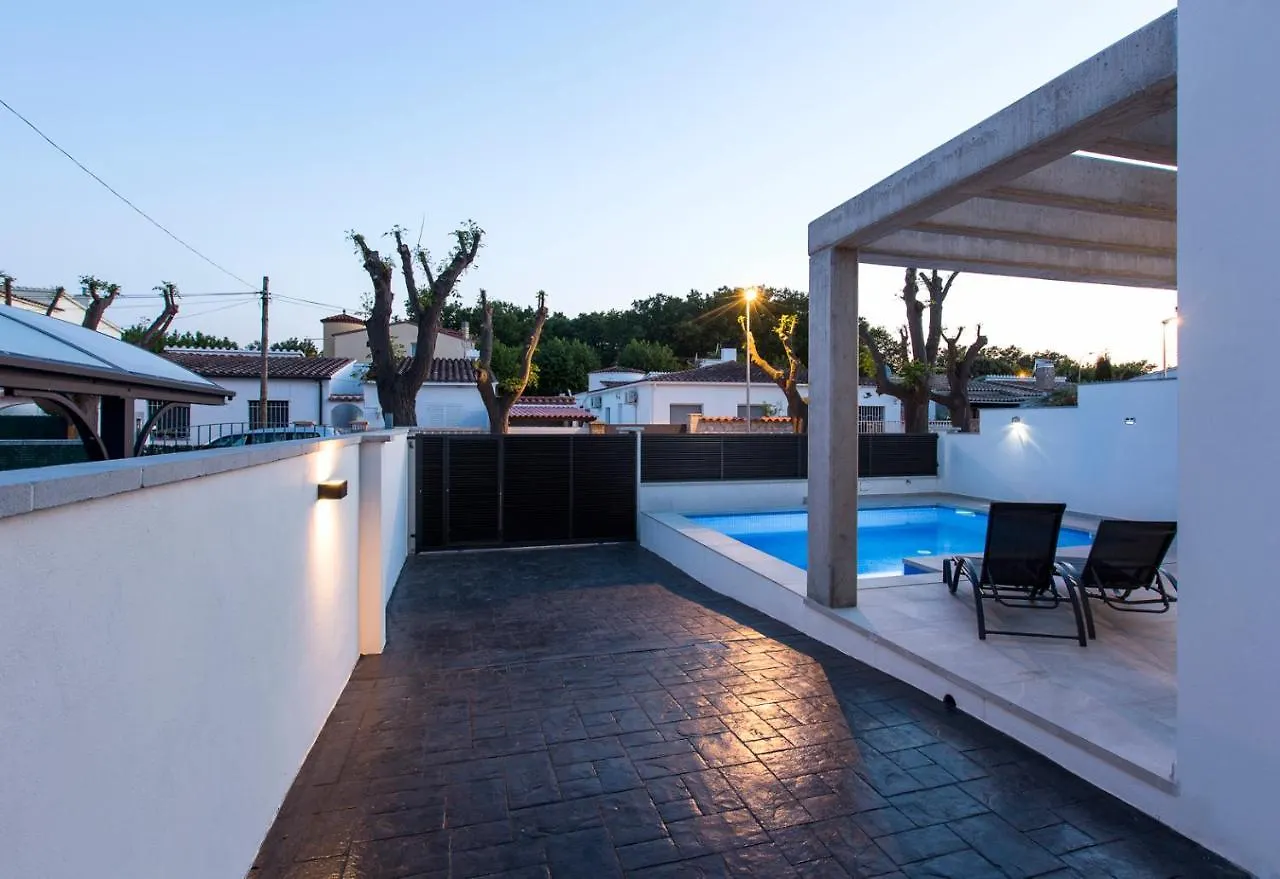 Villa 2012 Montseny 152B By Homeselectspain Empuriabrava