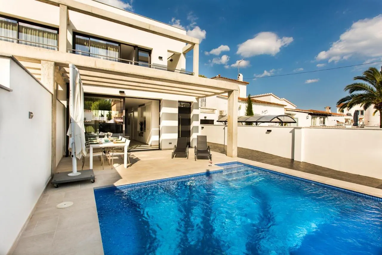Villa 2012 Montseny 152B By Homeselectspain Empuriabrava